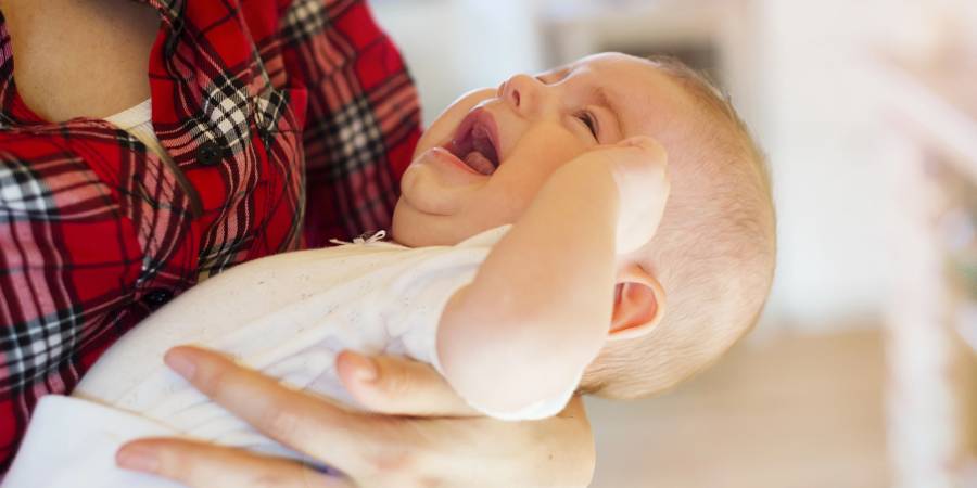 niño llora para llamar atención